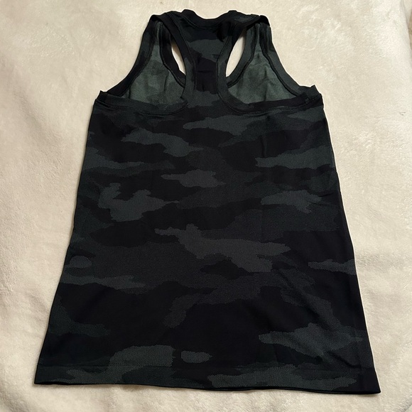 NWOT Athleta Black Camo Momentum Tank Top - Picture 4 of 7